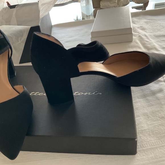 Shoes - Picture 6 of 7